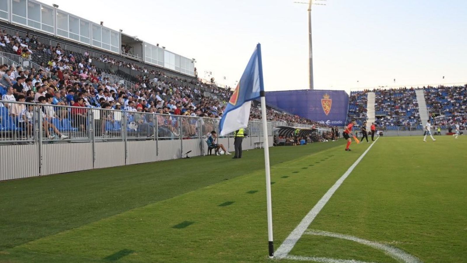 "Prohibido saltar": el aviso del Zaragoza en el nuevo estadio provisional