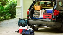 ¿Cómo se deben colocar las maletas en el coche? Consejos para evitar riesgos