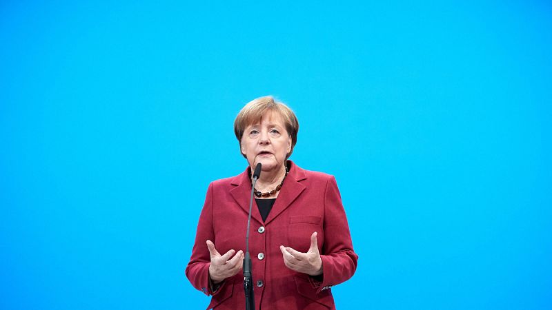 Merkel califica de "vergüenza" que en Alemania "ninguna institución judía pueda existir sin protección policial"
