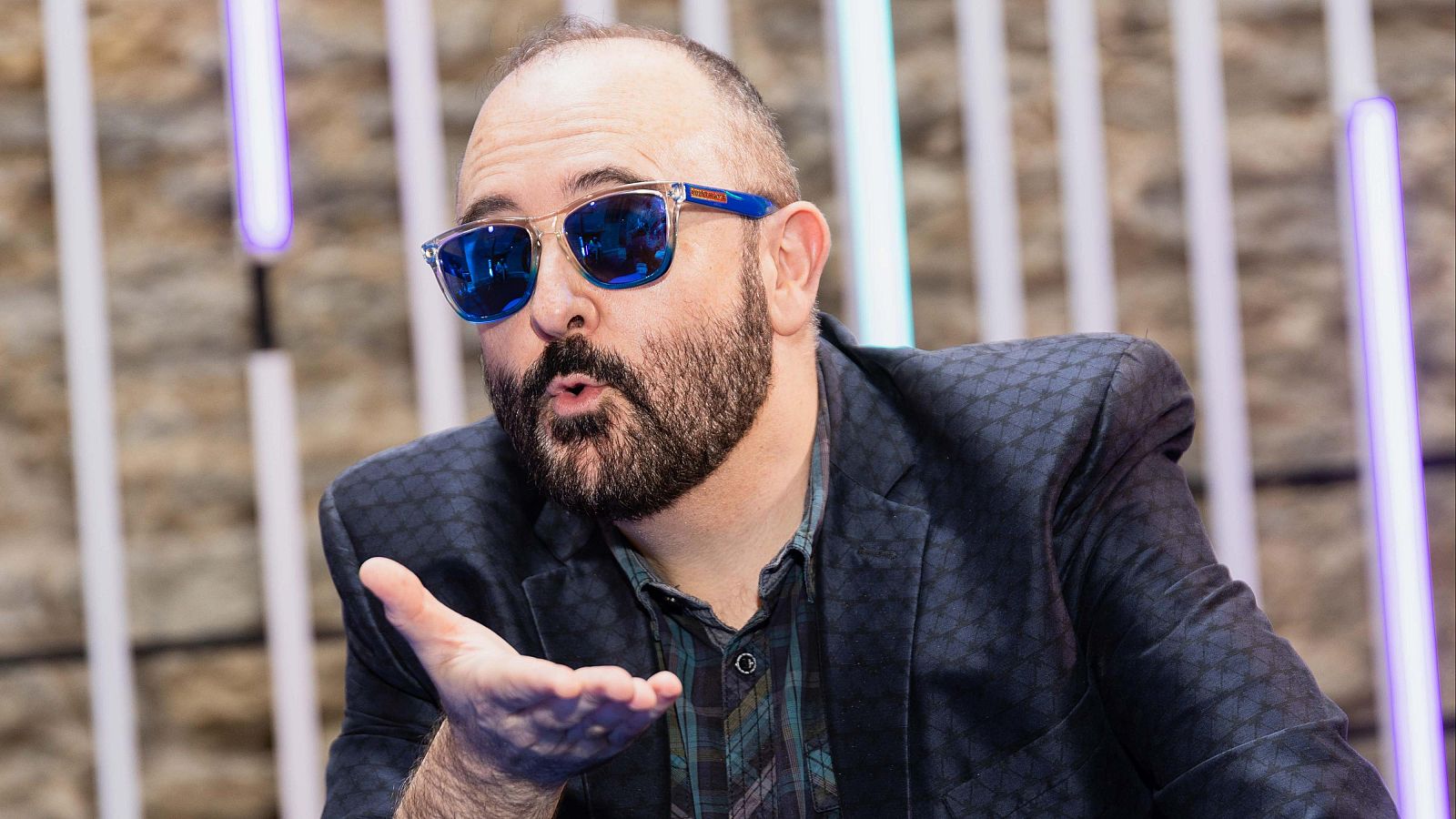 Dos comedias con Carlos Areces de menos de 90 minutos completamente gratis