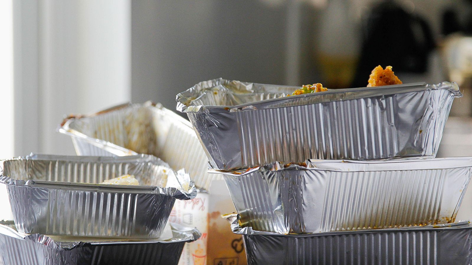 Varios envases de alimentos