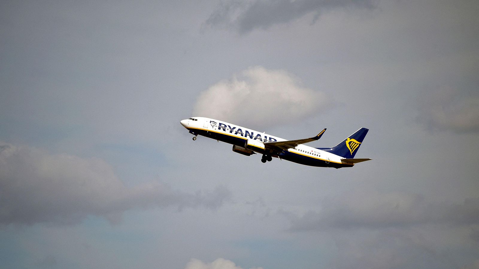 UGT convoca huelga para el handling de Ryanair a partir del 15 de agosto y hasta final de año.