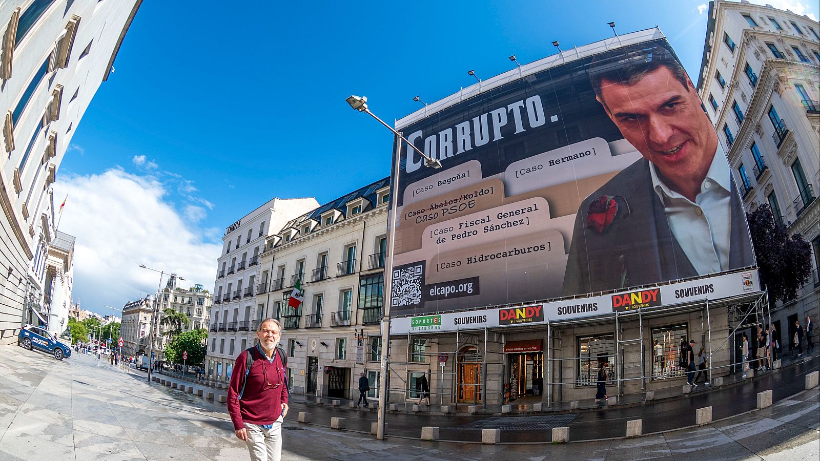 Imagen de la lona que instaló Hazte Oír frente al Congreso el pasado 19 de mayo.