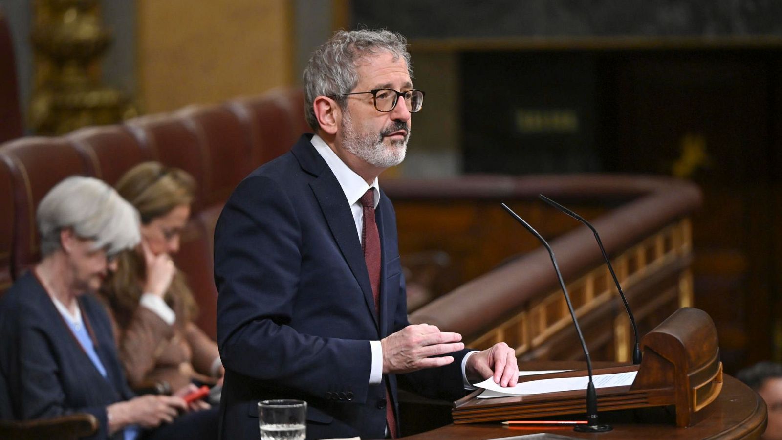 El diputado de Sumar Carlos Martín Urriza interviene en el pleno del Congreso de los Diputados