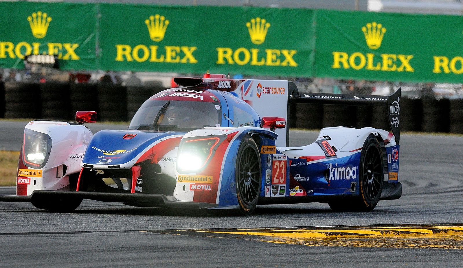 Alonso se mantiene a medio minuto del líder a la hora de carrera en Daytona