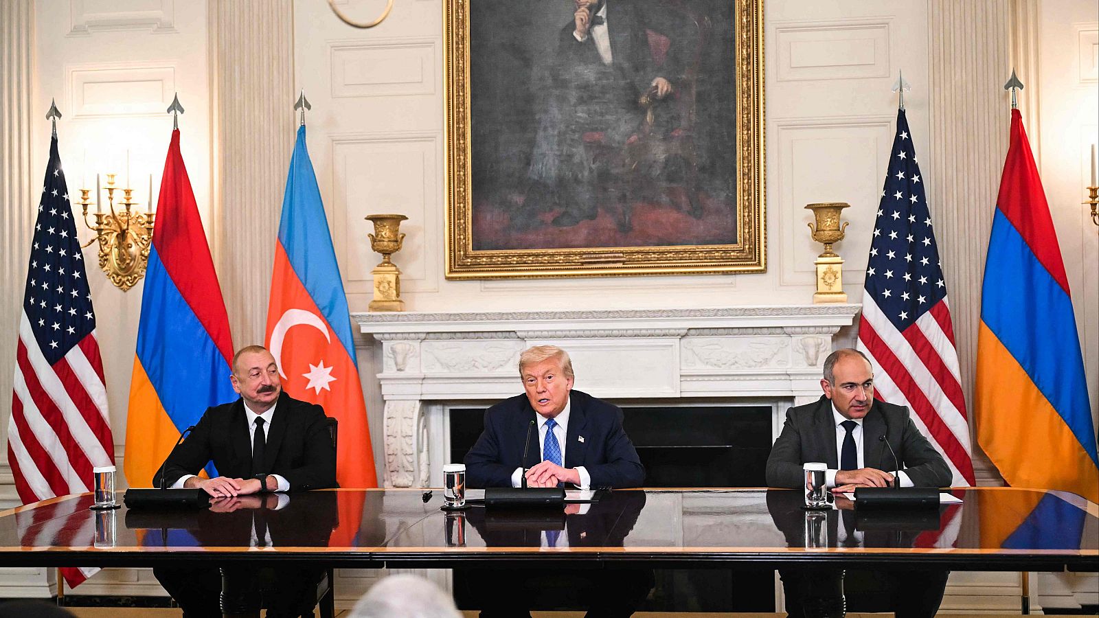 Azerbaiyán y Armenia firman un histórico acuerdo de paz en la Casa Blanca con la mediación de Trump