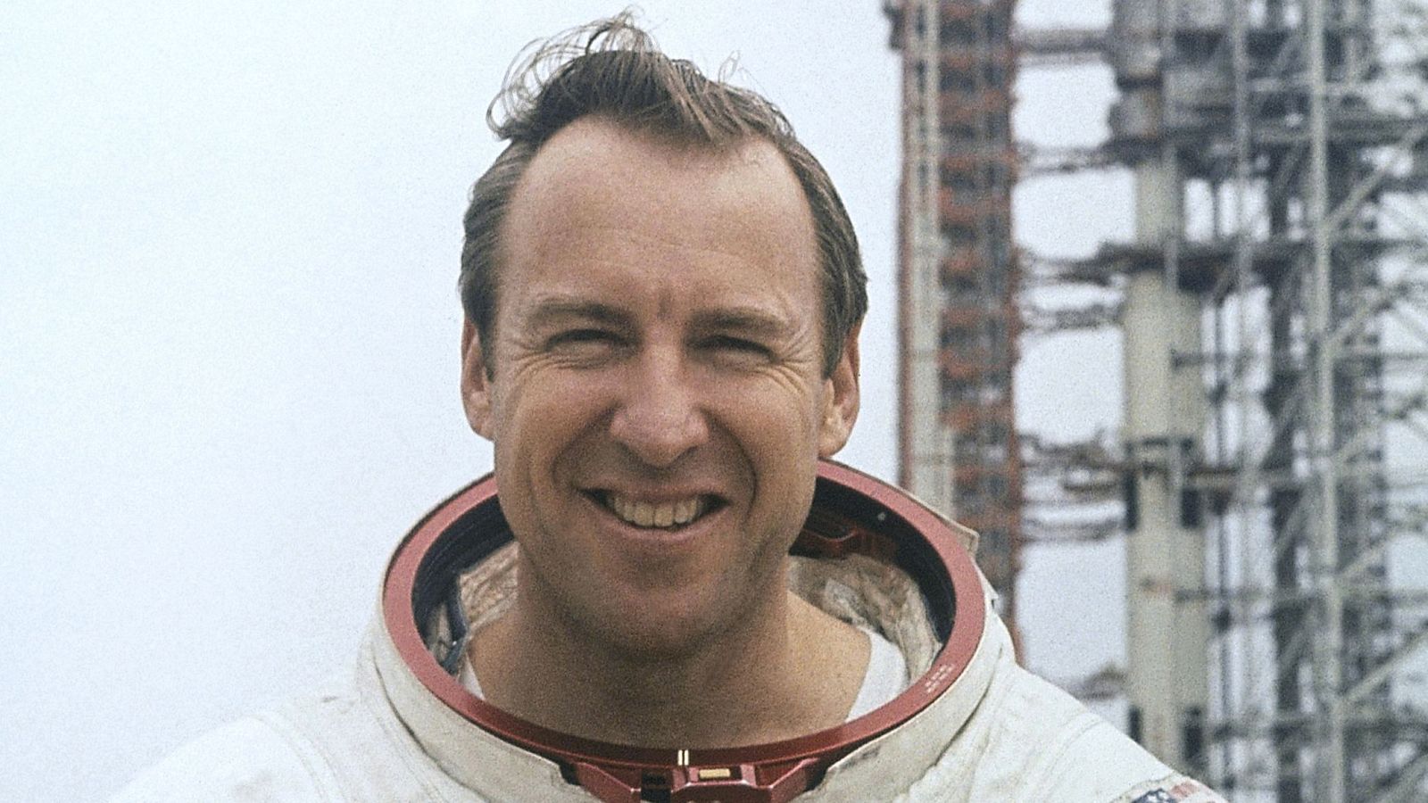 El astronauta estadounidense Jim Lovell, comandante de la misión Apolo 13, muere a los 97 años