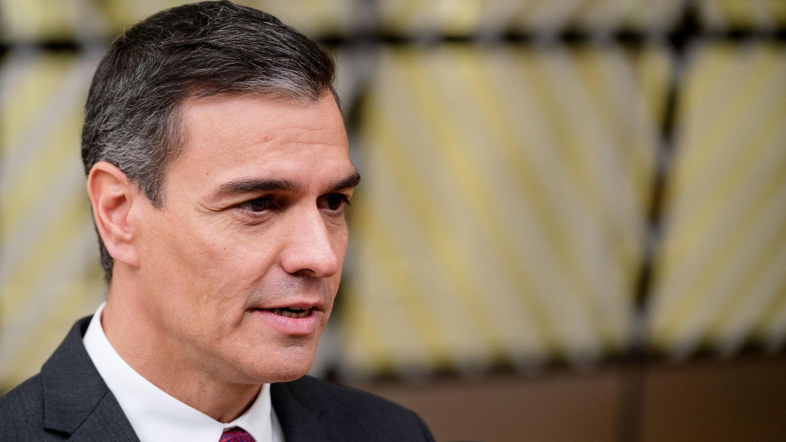 Sánchez alza a Zelenski como esencial para las conversaciones de paz