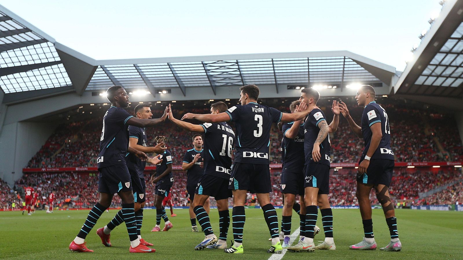 Amistosos de verano: un laboratorio de formatos para los equipos