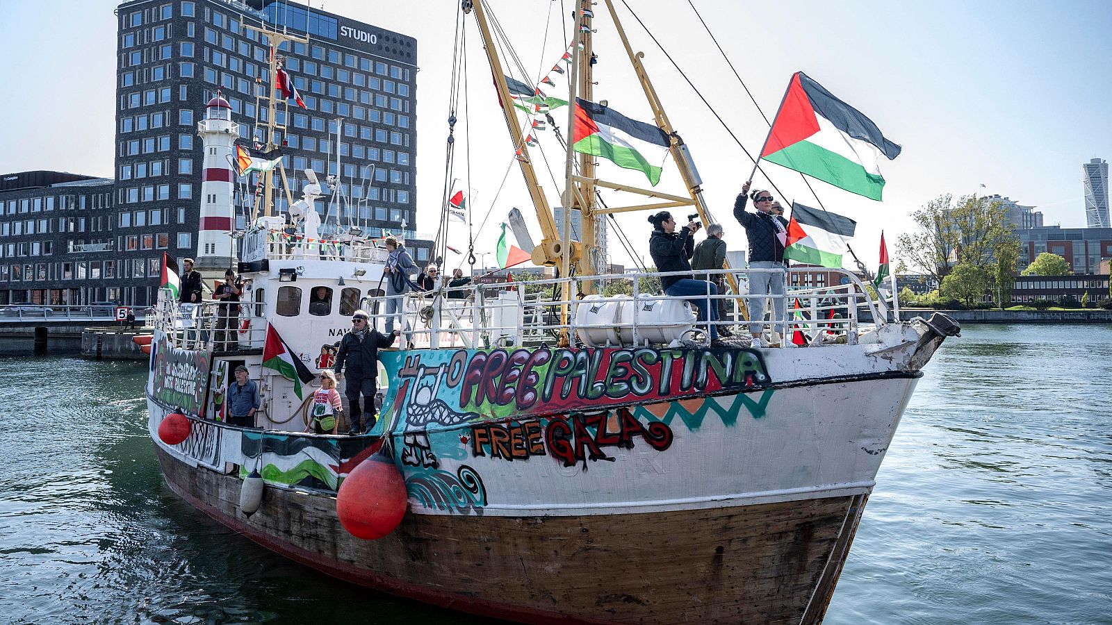 El barco Handala de la iniciativa 'Ship to Gaza' atracando en el puerto de Malmö, Suecia