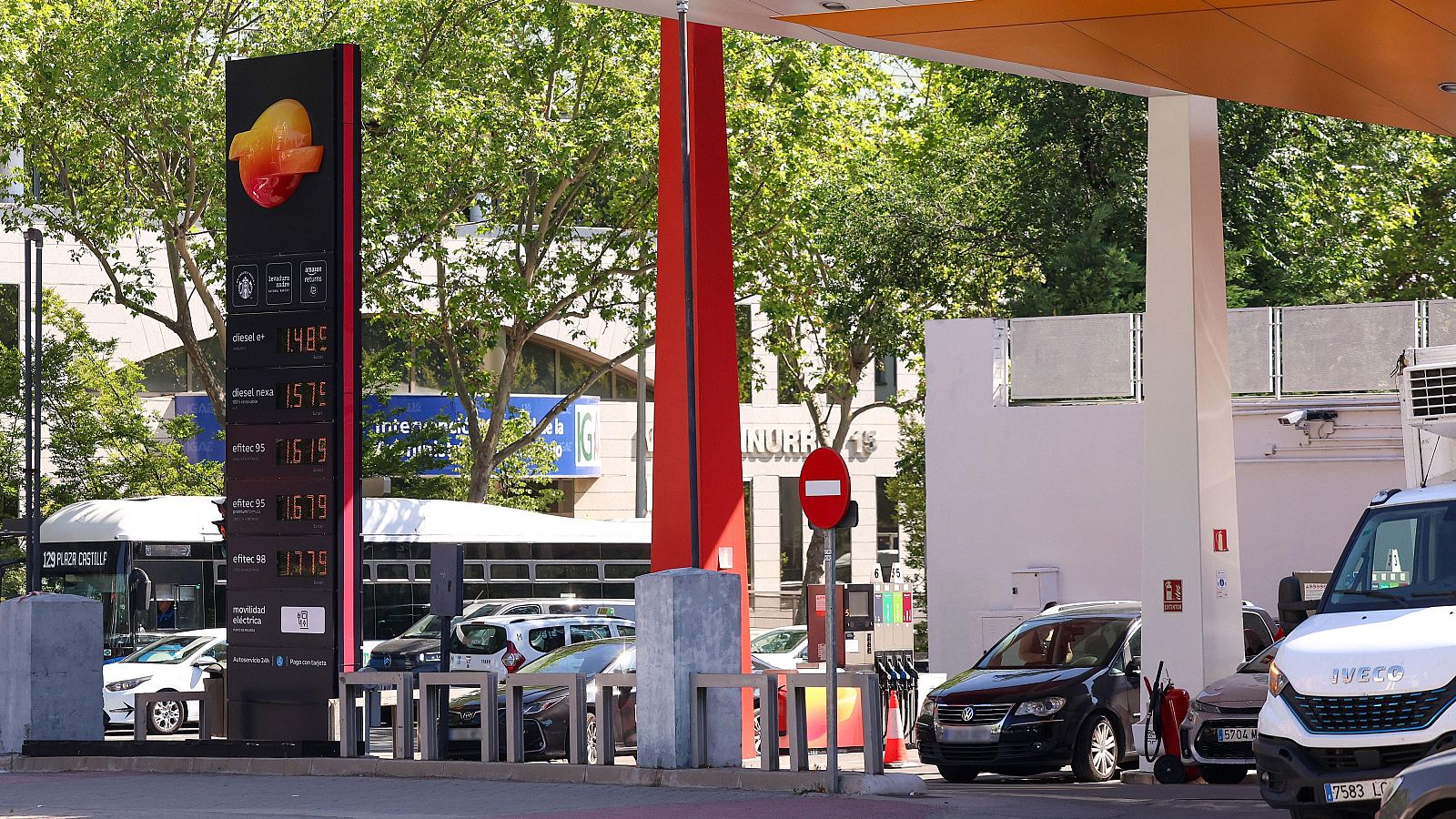 Llenar el depósito de un vehículo puede costar 79 céntimos más por litro en una misma provincia, según Facua