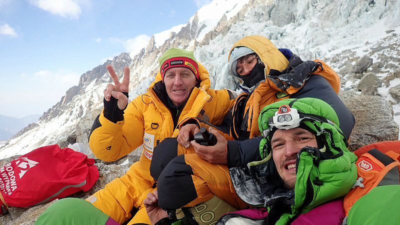Una "heroica" expedición polaca rescata a una escaladora francesa, pero da por perdido a un compatriota en el Nanga Parbat