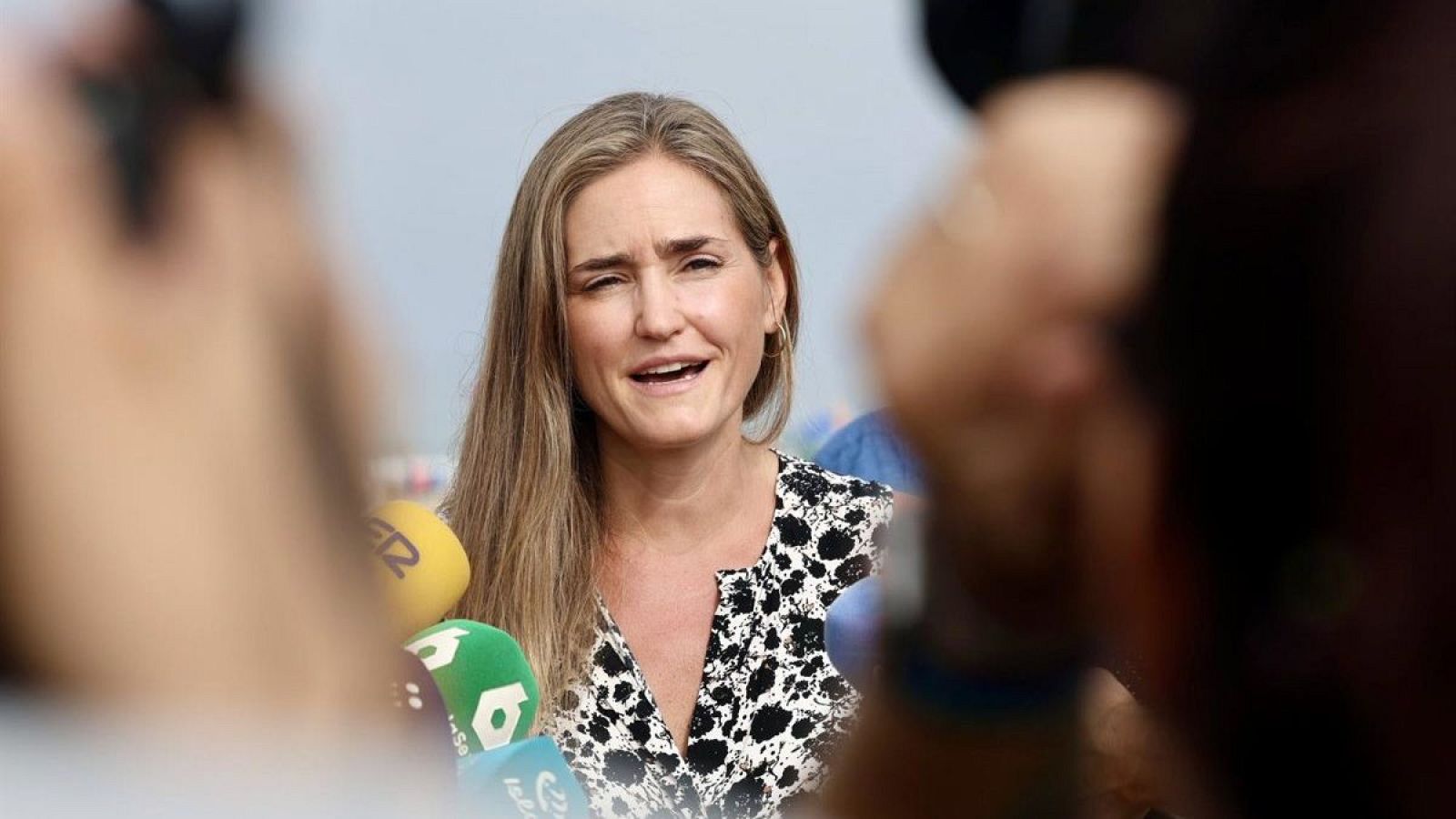 La vicepresidenta y ministra para la Transición Ecológica y el Reto Demográfico, Sara Aagesen, atiende a los medios.