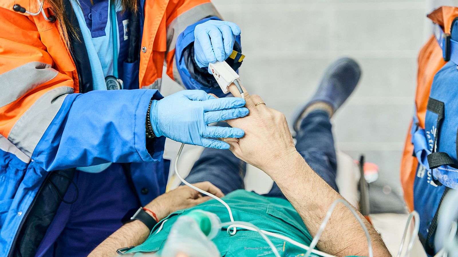 La exposición a temperaturas excesivas puede provocar alteraciones en el normal funcionamiento de nuestro organismo como consecuencia de la pérdida de agua y electrolitos.