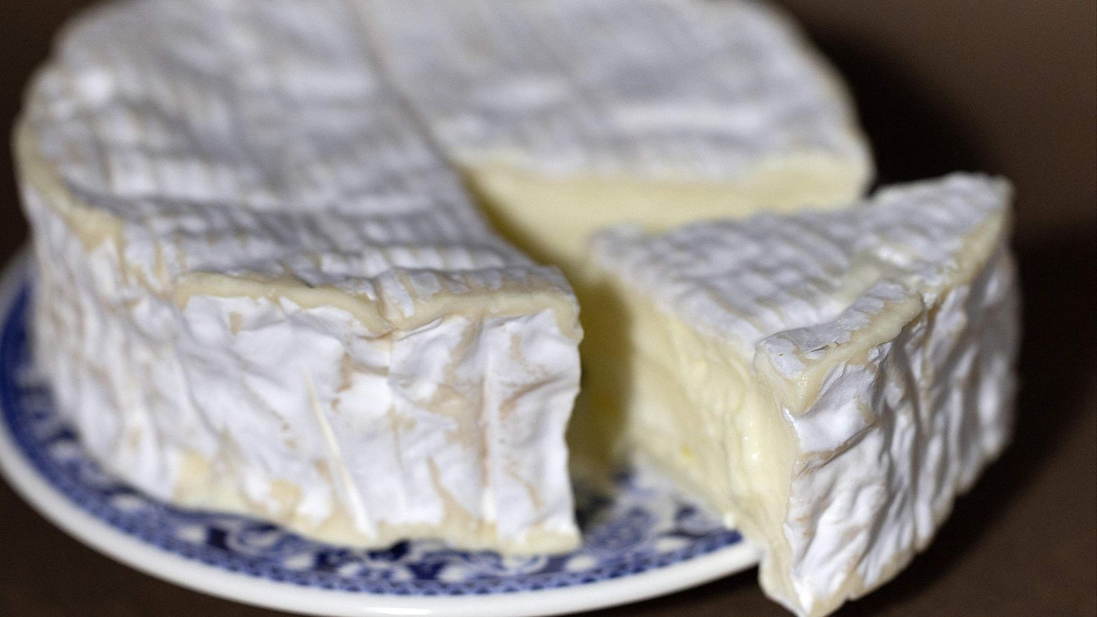 La AESAN amplía la alerta por la presencia de 'Listeria monocytogenes' en quesos procedentes de Francia