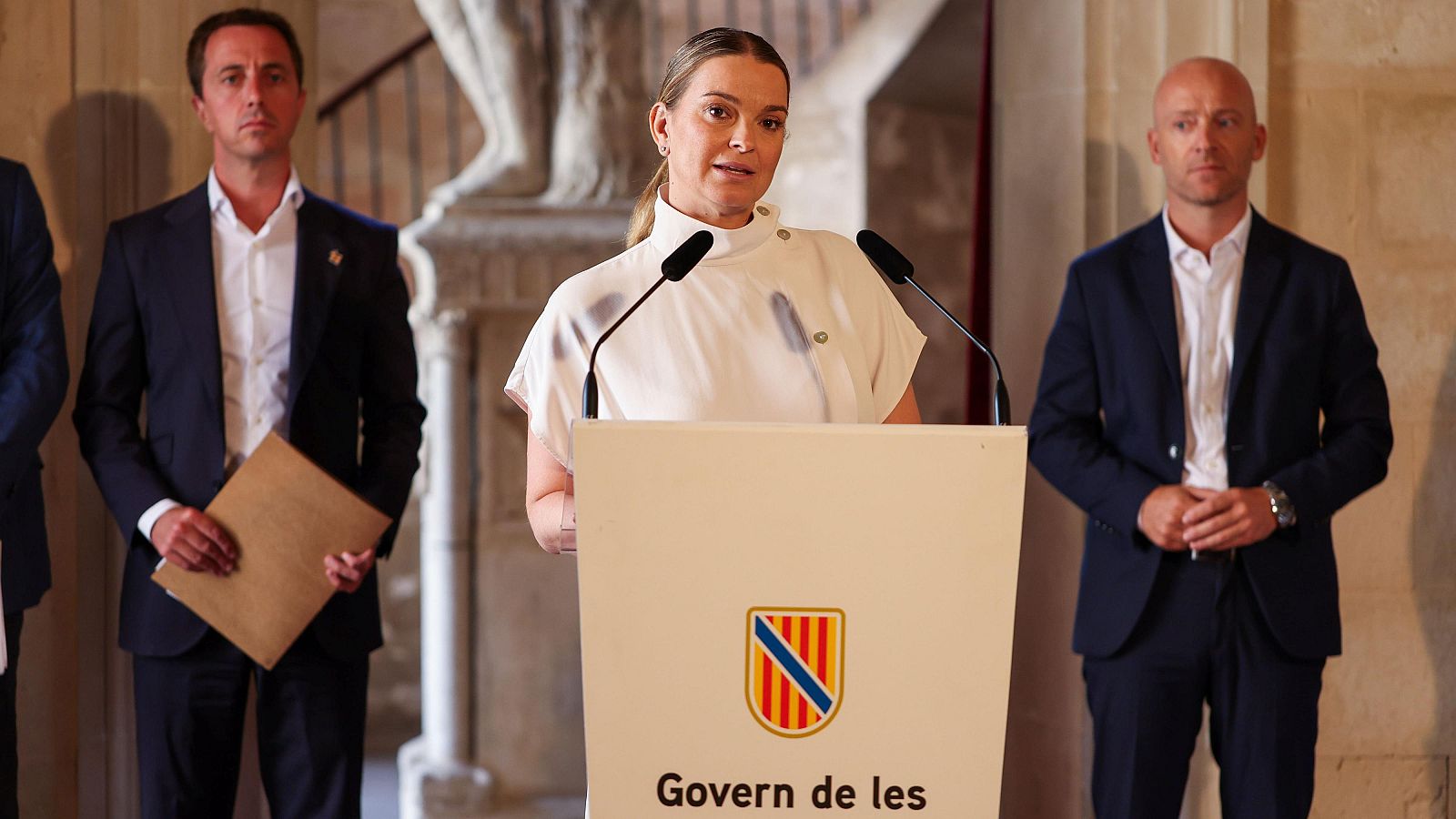 La presidenta del Govern, Marga Prohens, ofrece declaraciones tras la reunión con los consells de Mallorca, Menorca, Ibiza y Formentera