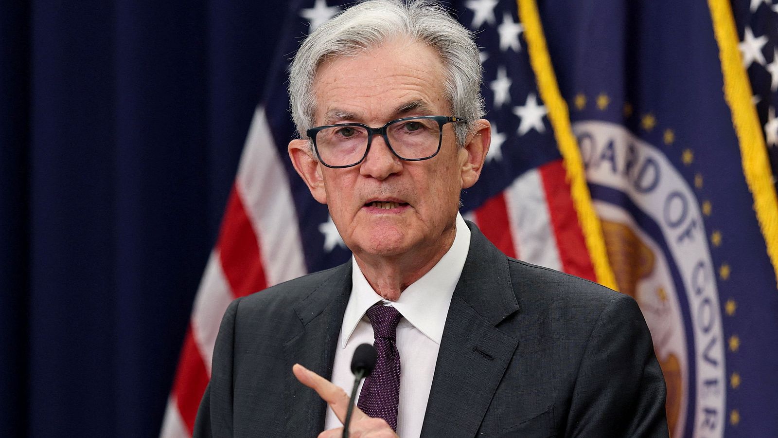 El presidente de la Reserva Federal, Jerome Powell, abre la puerta a bajar los tipos de interés en Estados Unidos