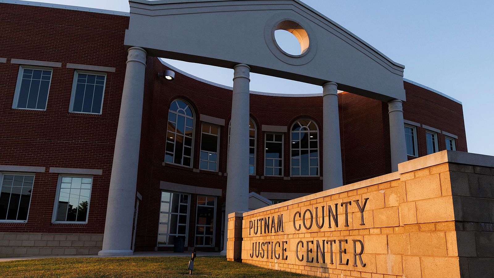 Liberan bajo fianza y tras pasar varios meses en prisión al migrante deportado por error por la Administración Trump