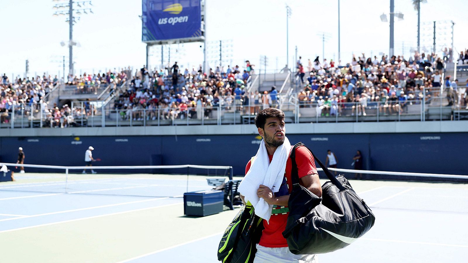 Carlos Alcaraz durante un entrenamiento previo a su debut en el US Open.