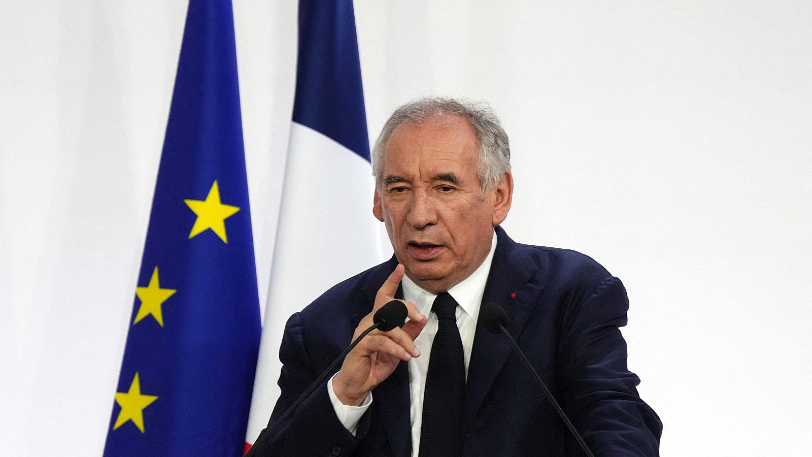 El primer ministro francés solicitará un voto de confianza el 8 de septiembre para asegurar su plan presupuestario