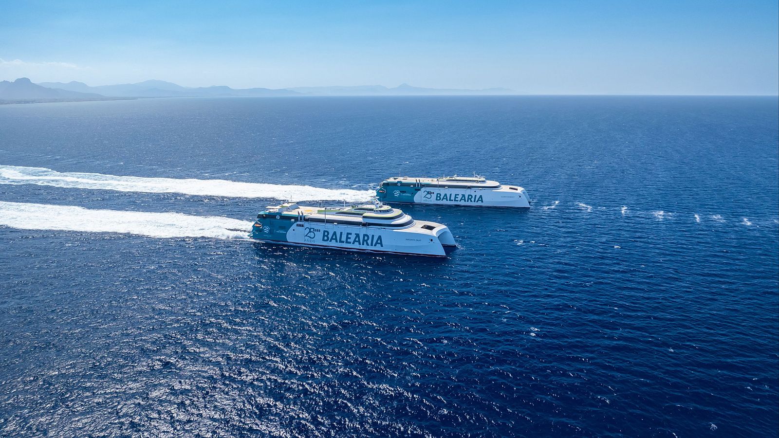 La naviera Baleària acuerda la compra de barcos y rutas a la canaria Armas Transmediterránea