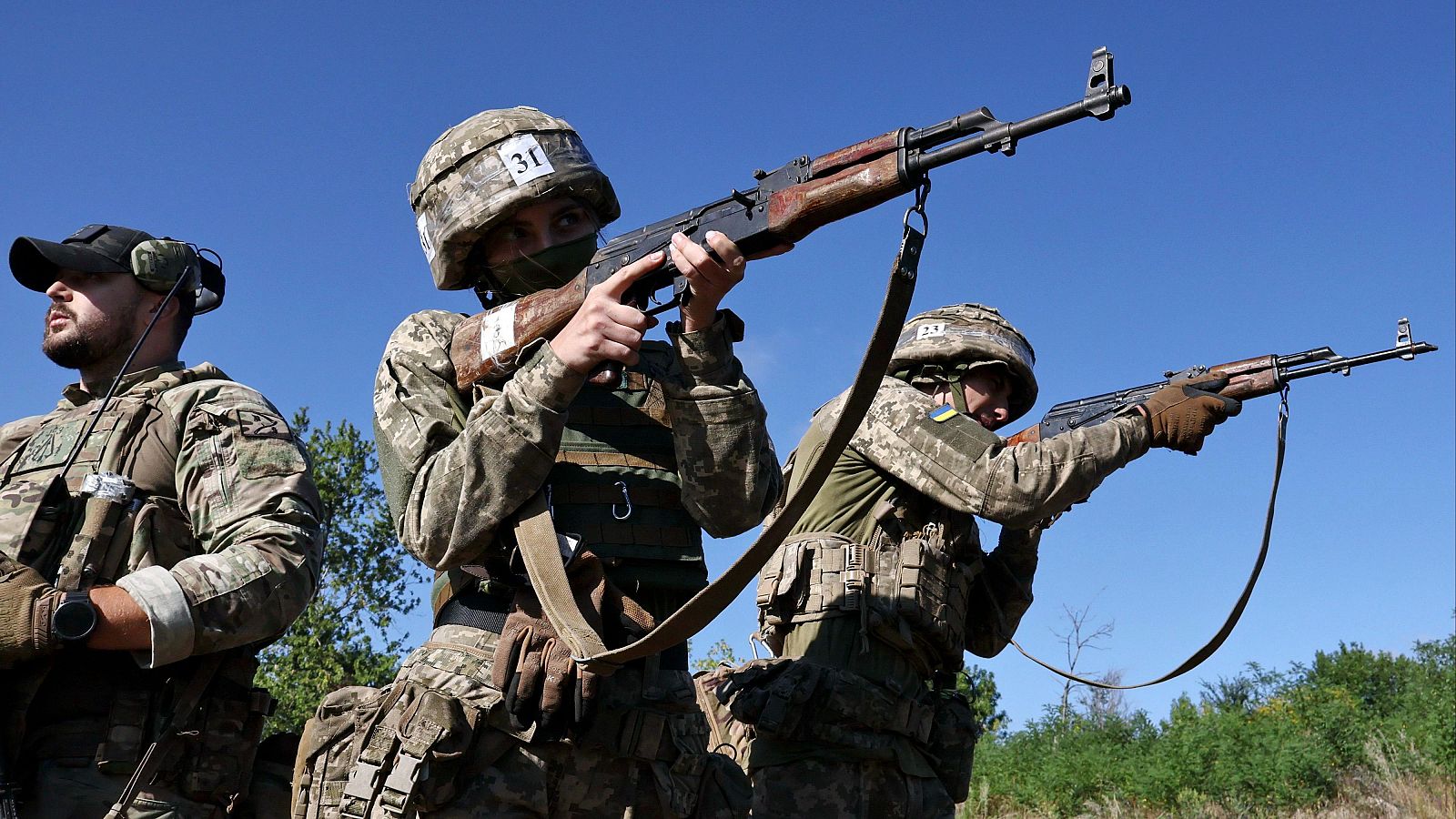 Reclutas ucranianos practican habilidades militares en un lugar no revelado de la región de Zaporiyia