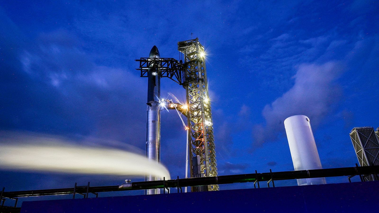 La nave espacial de SpaceX Starship en el complejo de la compañía en Starbase, Texas