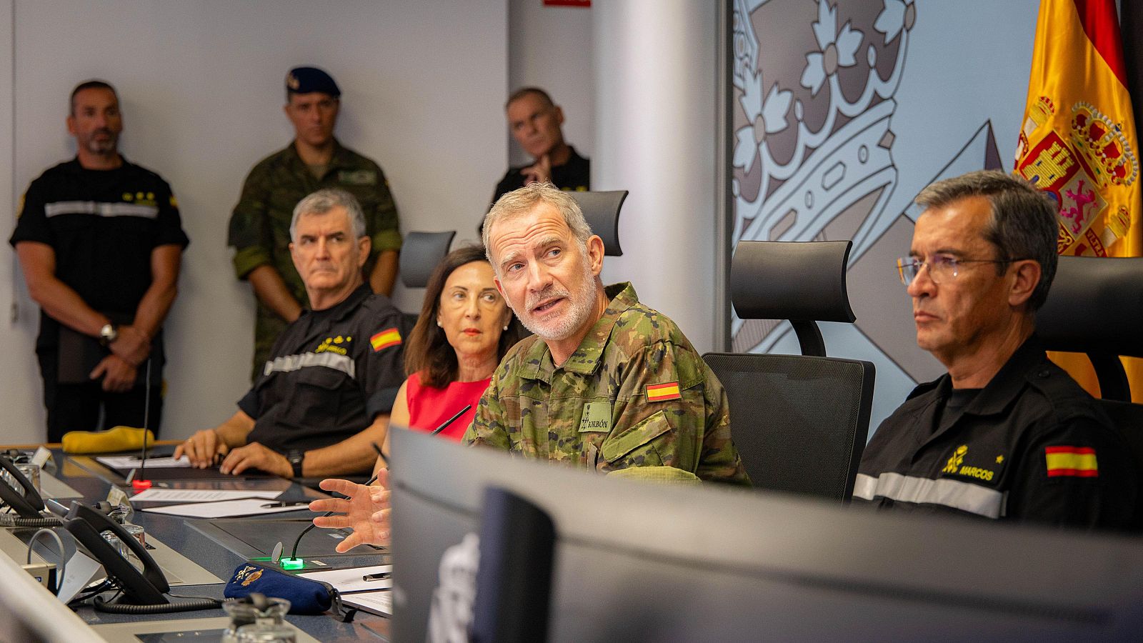 Felipe VI visita el Cuartel General de la UME en Torrejón por los incendios
