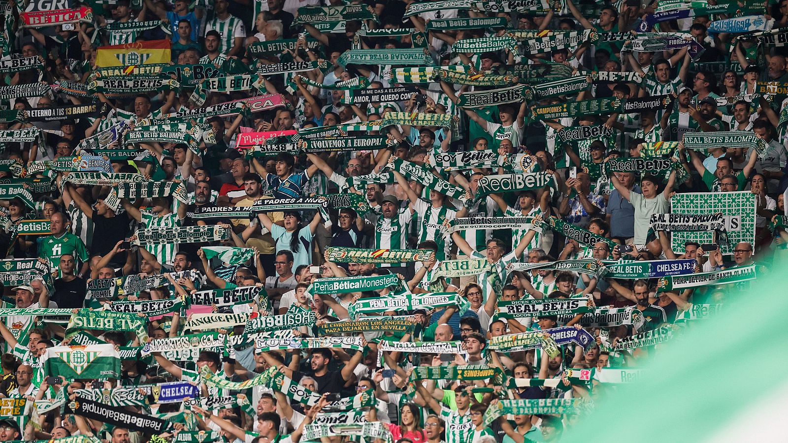 LaLiga denuncia cánticos contra Pedro Sánchez en dos estadios