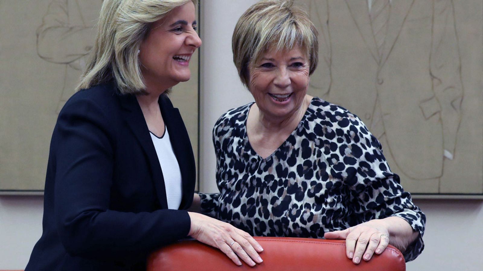 La ministra de Empleo con Celia Villalobos