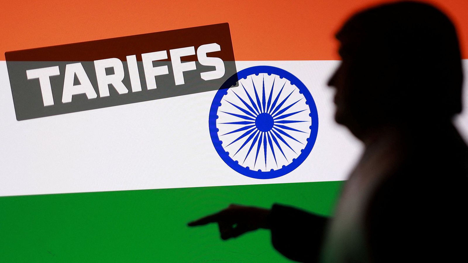 Estados Unidos pone en vigor la tasa extra de aranceles a India de hasta el 50% por comprar petróleo ruso