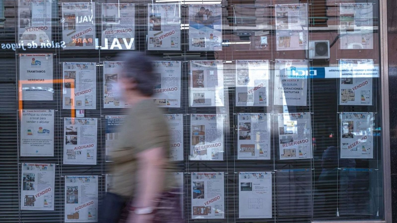 L'augment d' hipoteques i  compravenda d'habitatges, contrasta amb les dificultats d'accés a la vivenda.