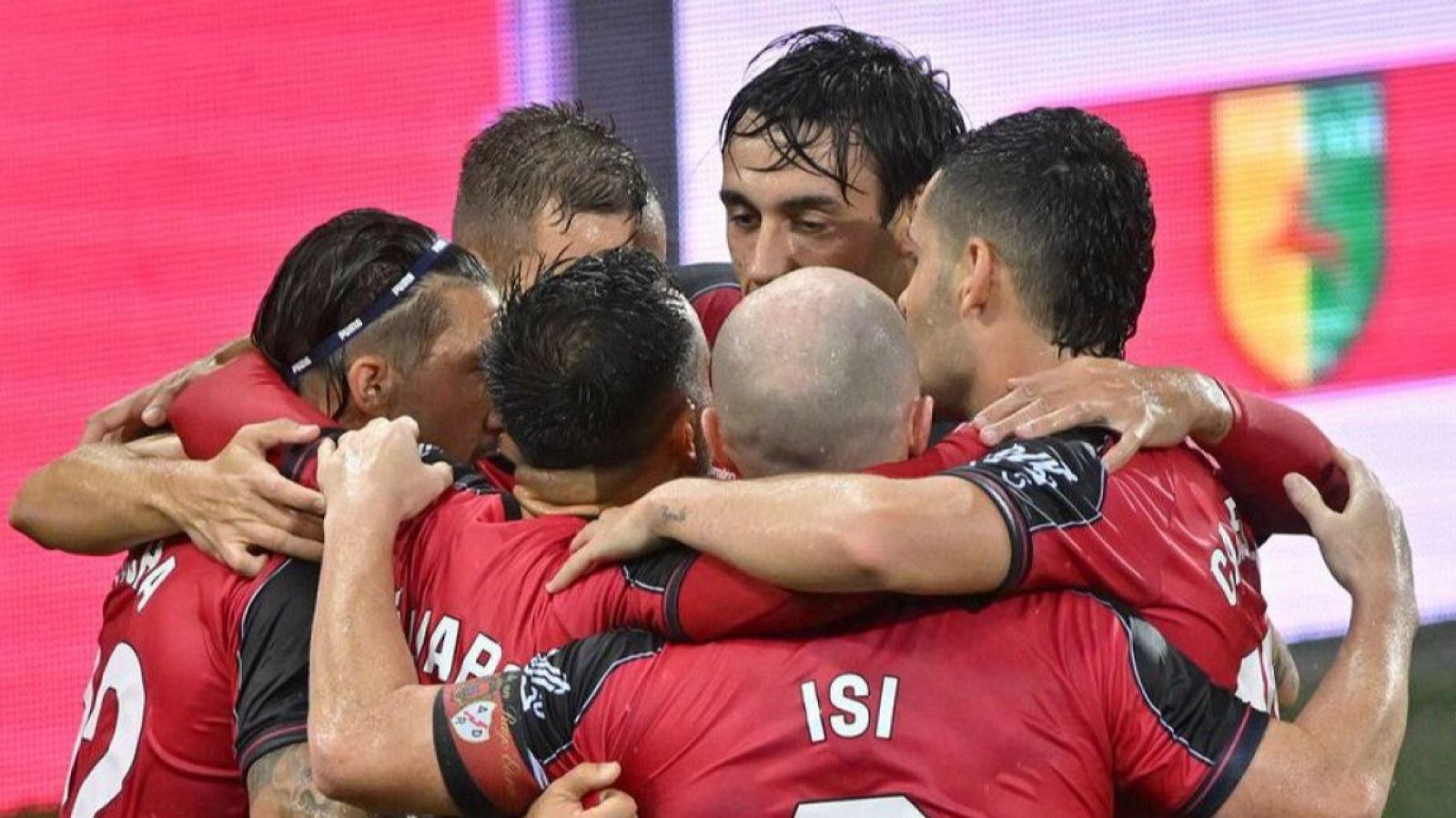 El Rayo Vallecano celebra su triunfo contra el Neman Grodno