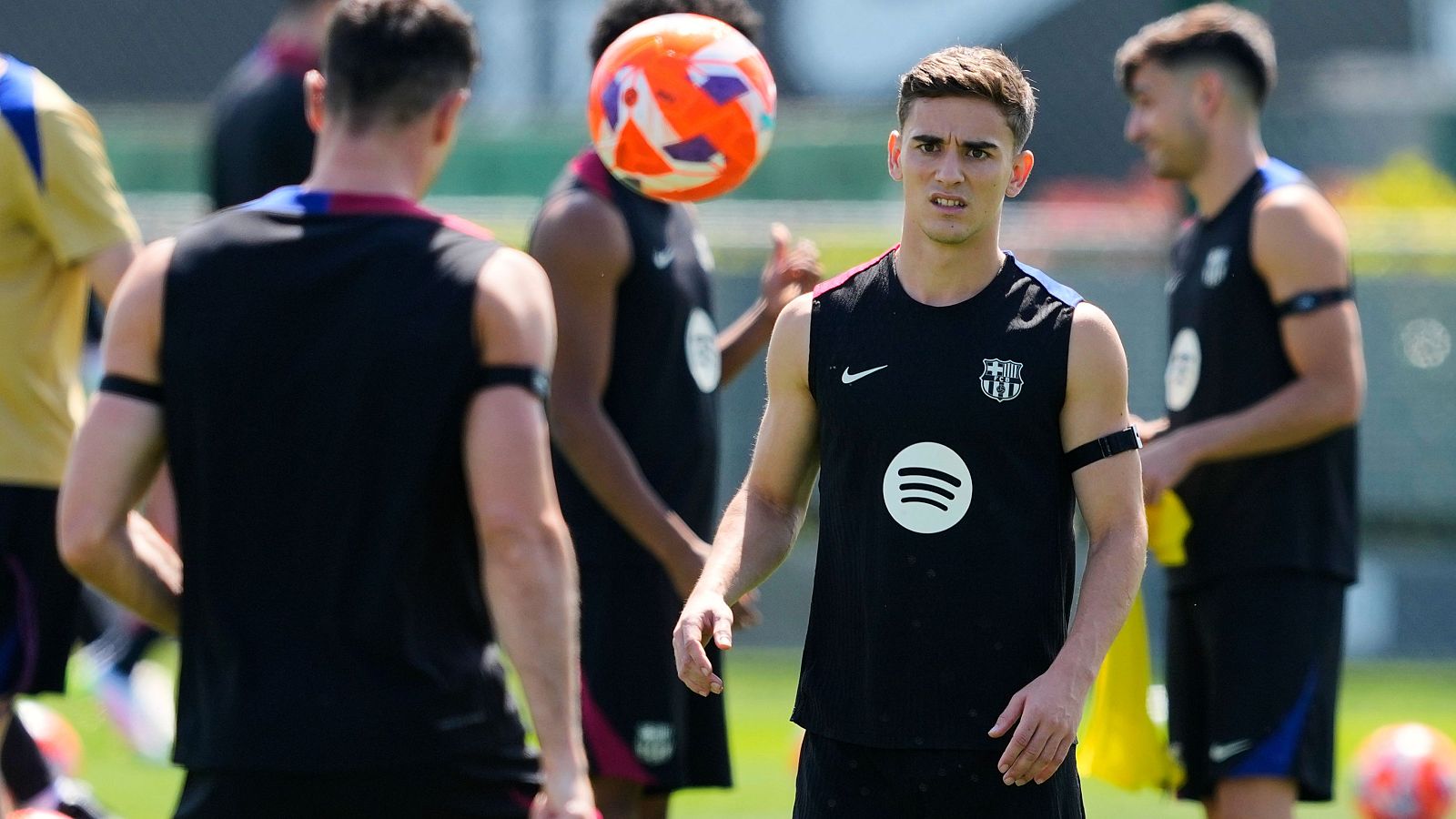 Gavi, lesionado con molestias en su rodilla derecha, de la que fue operado en 2023