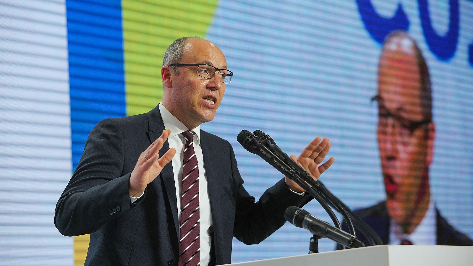 El presidente del Parlamento ucraniano, Andriy Parubiy, pronuncia un discurso durante el congreso en Kiev, Ucrania, el 31 de mayo de 2019