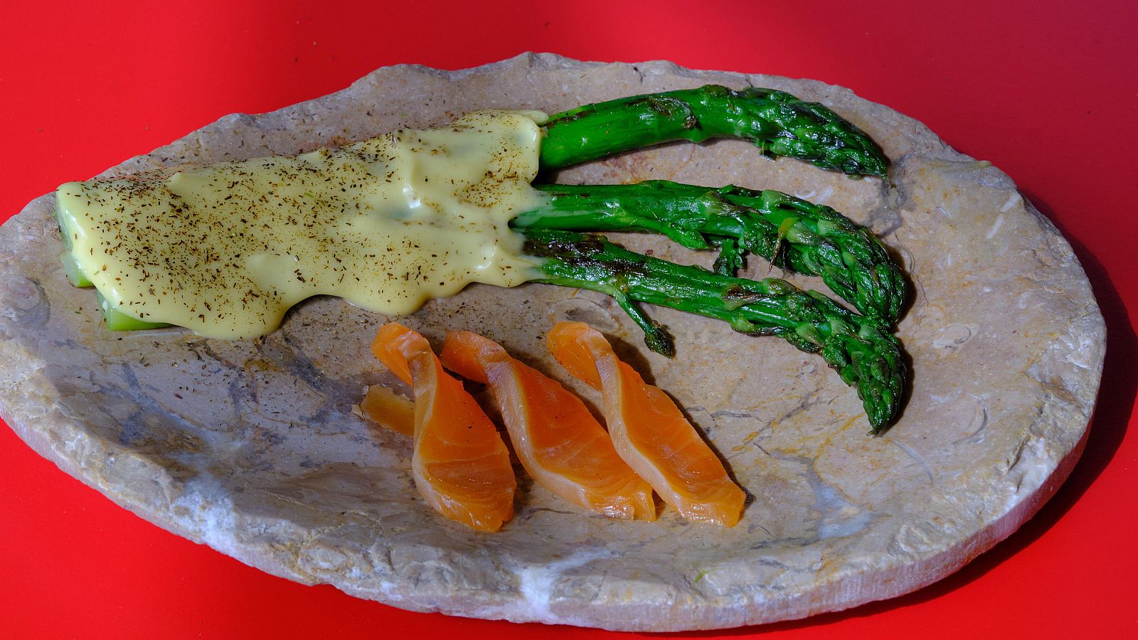 Receta de espárrago verde a la plancha con pilpil y trucha de MasterChef Celebrity 10