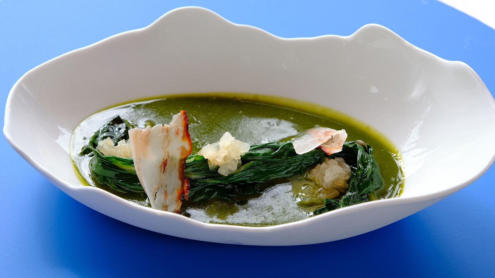 Receta de acelga salteada, carbonara vegetal y tallos aliñados de MasterChef Celebrity 10