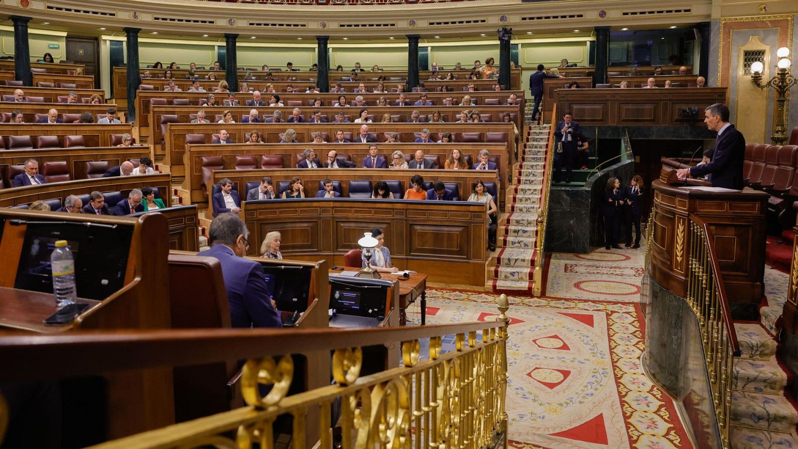 El Congreso prohíbe el acoso por parte de periodistas paralamentarios y fija criterios de exclusión