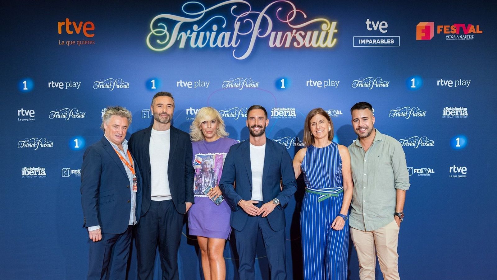 Foto de familia en el FesTVal de Vitoria