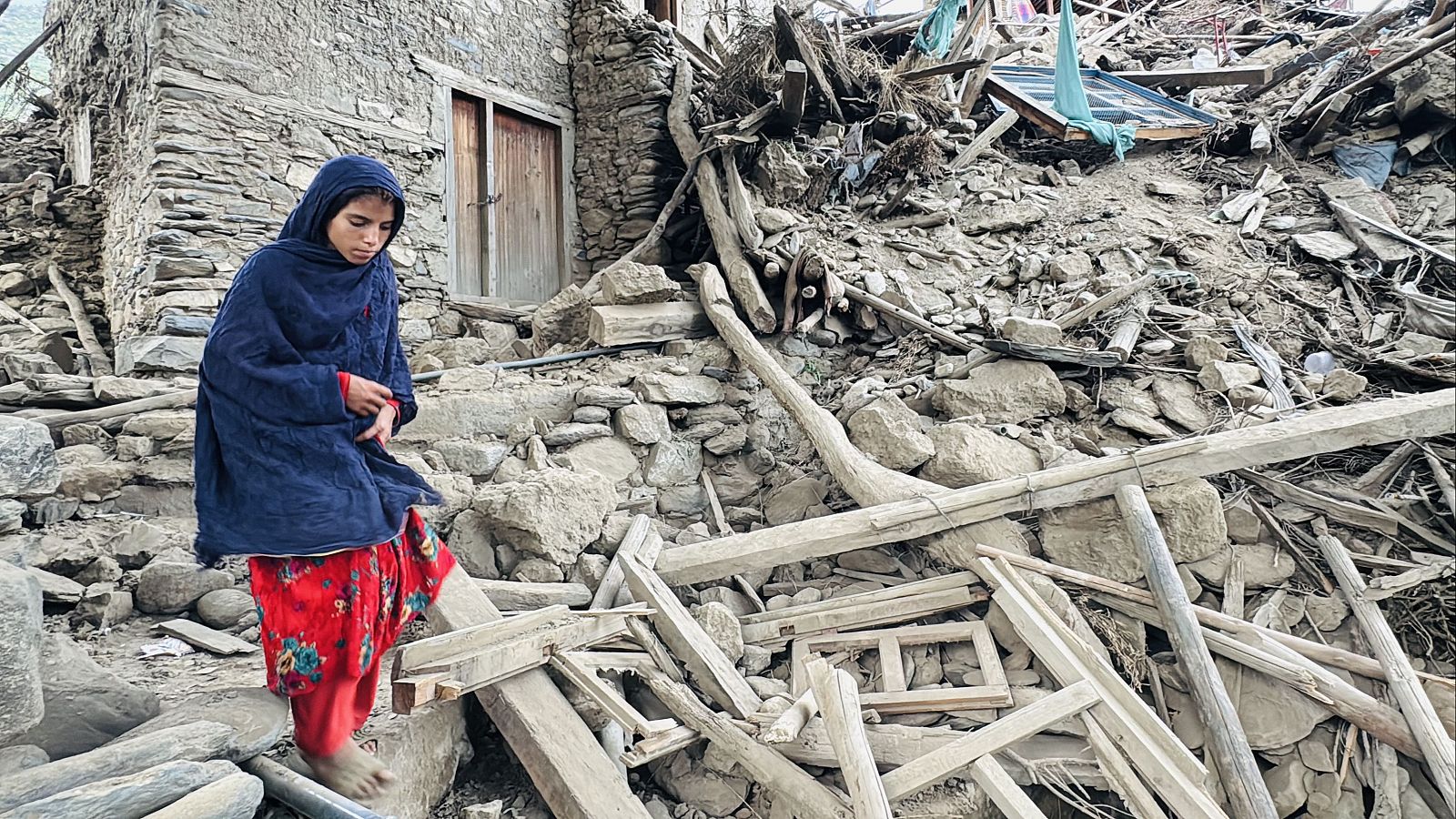 Al menos 1.400 personas han muerto y más de 3.100 han resultado heridas después de que un fuerte terremoto de magnitud 6