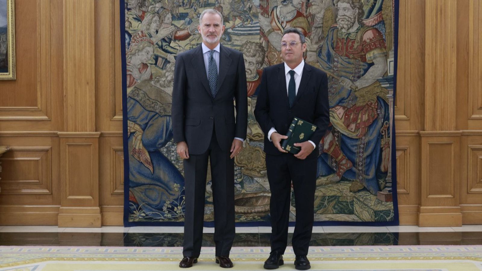 El rey, junto al fiscal general del Estado, en el palacio de la Zarzuela