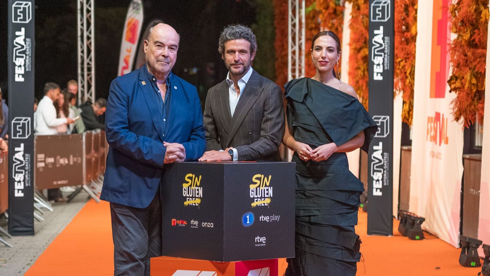 Antonio Resines, Diego Martín y Alicia Rubio en la alfombra naranja del FesTVal