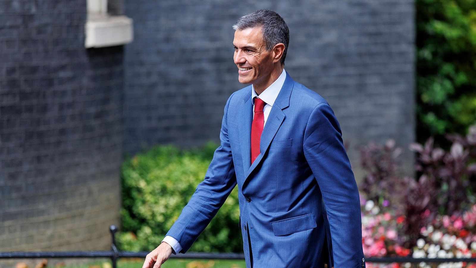 Un problema técnico en el avión de Sánchez cuando viajaba a París para apoyar a Zelenski le obliga a regresar a Madrid