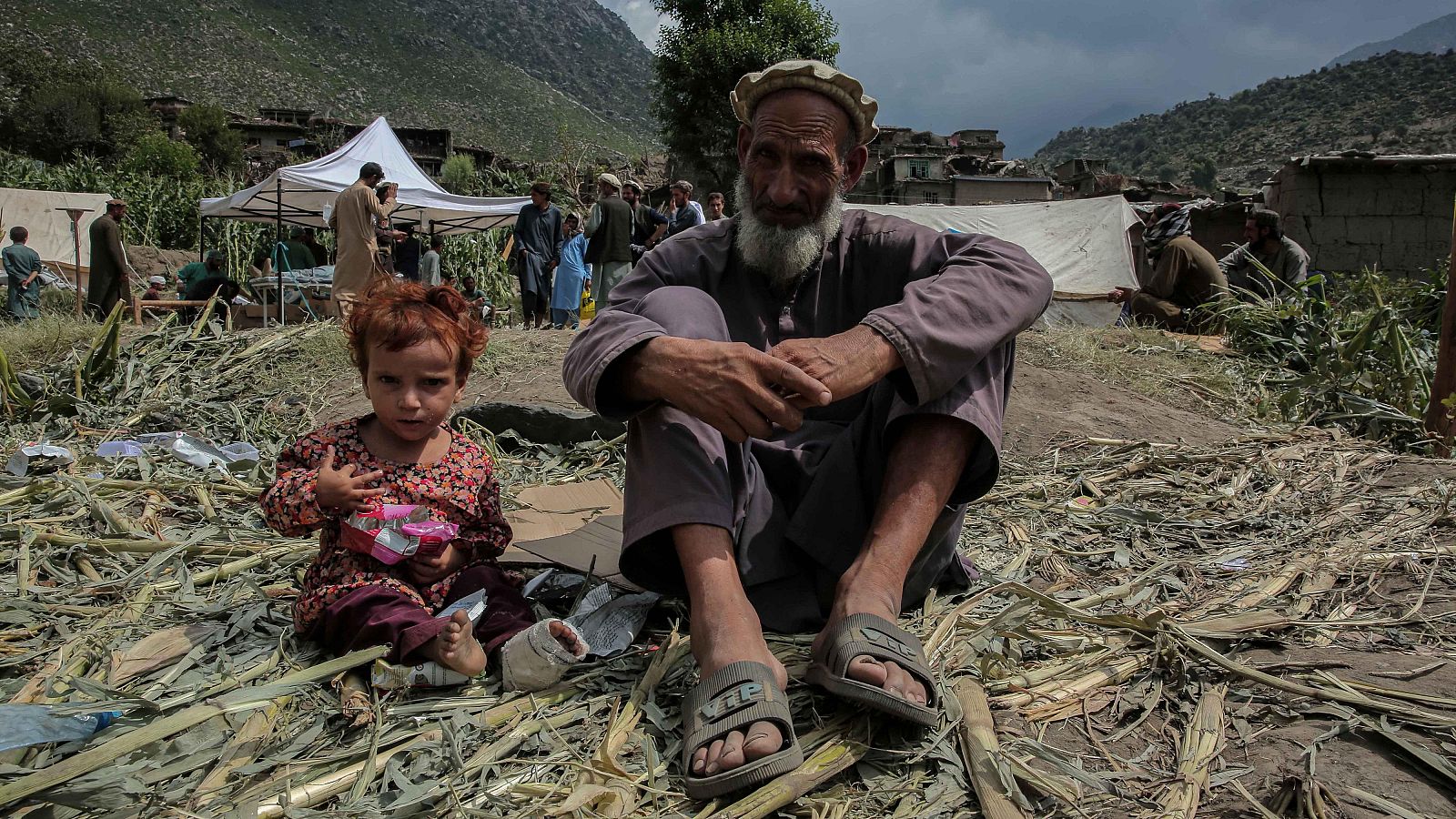 Heridos por el terremoto en Afganistán esperan ayuda en la región de Kunar