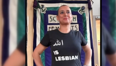La justicia marroquí condena a dos años y medio de prisión a Betty Lachgar por su camiseta con el logo "Alá es lesbiana"