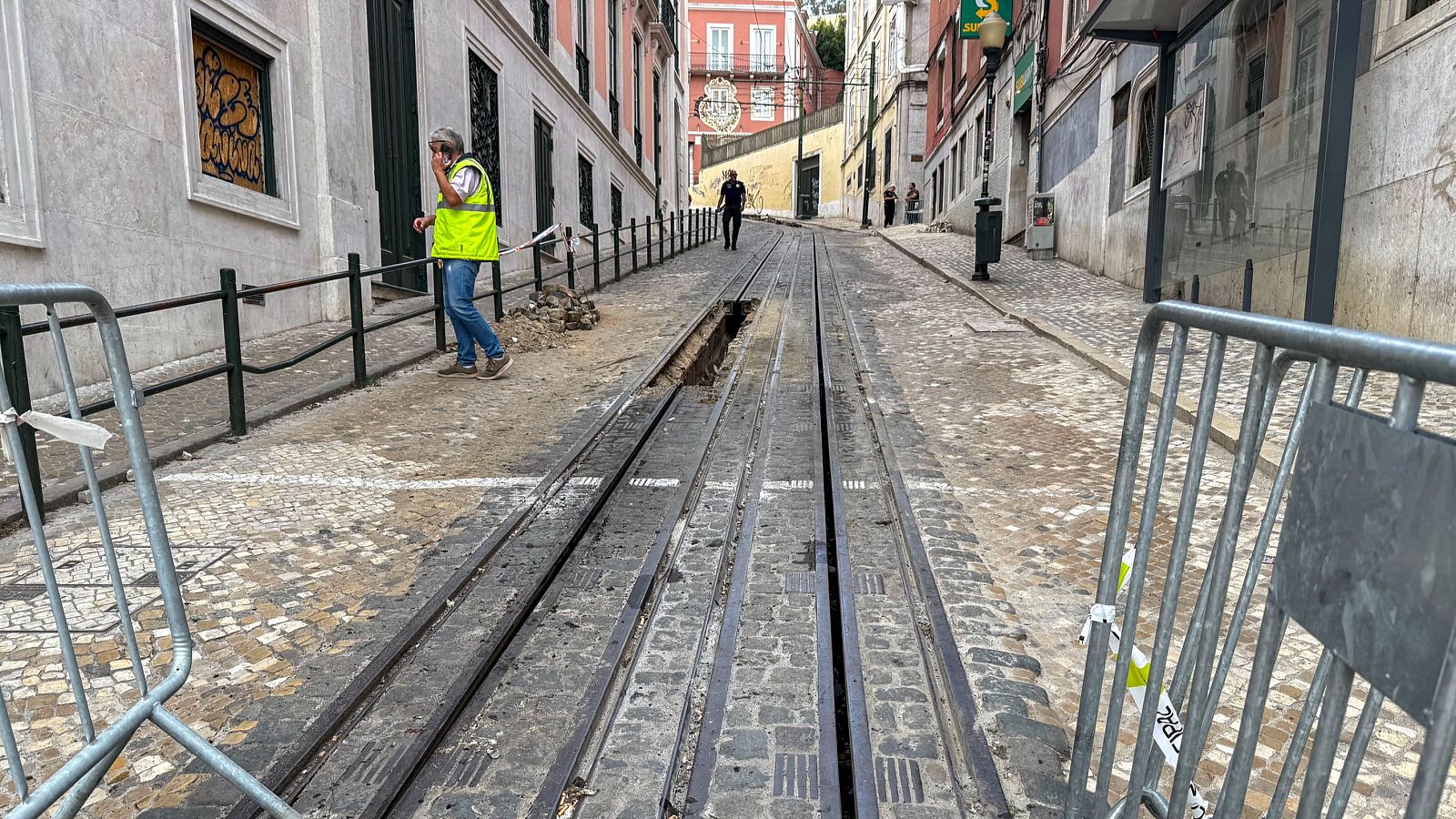 El cable subterráneo entre los vagones del funicular accidentado en Lisboa cedió