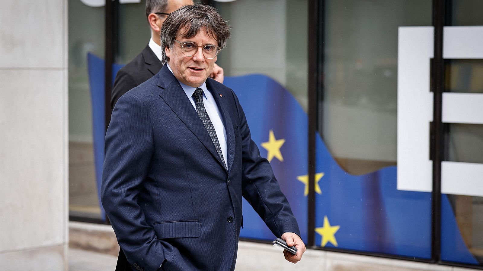 El expresident Carles Puigdemont frente a la delegación catalana en la UE
