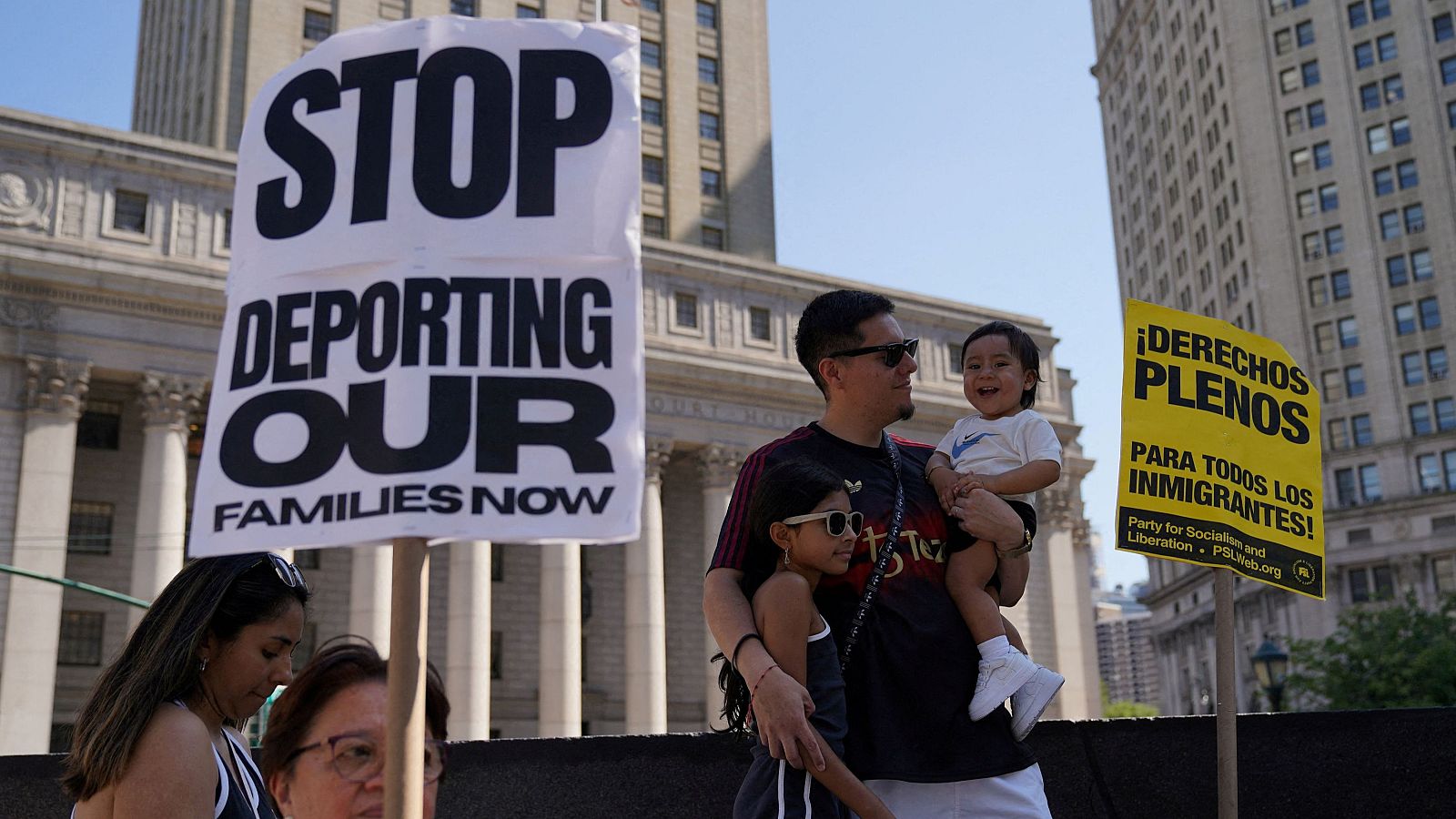 El Tribunal Supremo de Estados Unidos respalda las redadas migratorias de Donald Trump en California