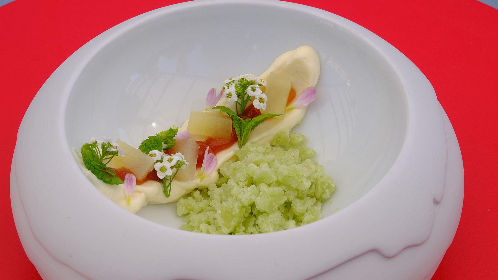 Receta de ganache montada de torta del casar, manzana, membrillo y flores de MasterChef Celebrity 10