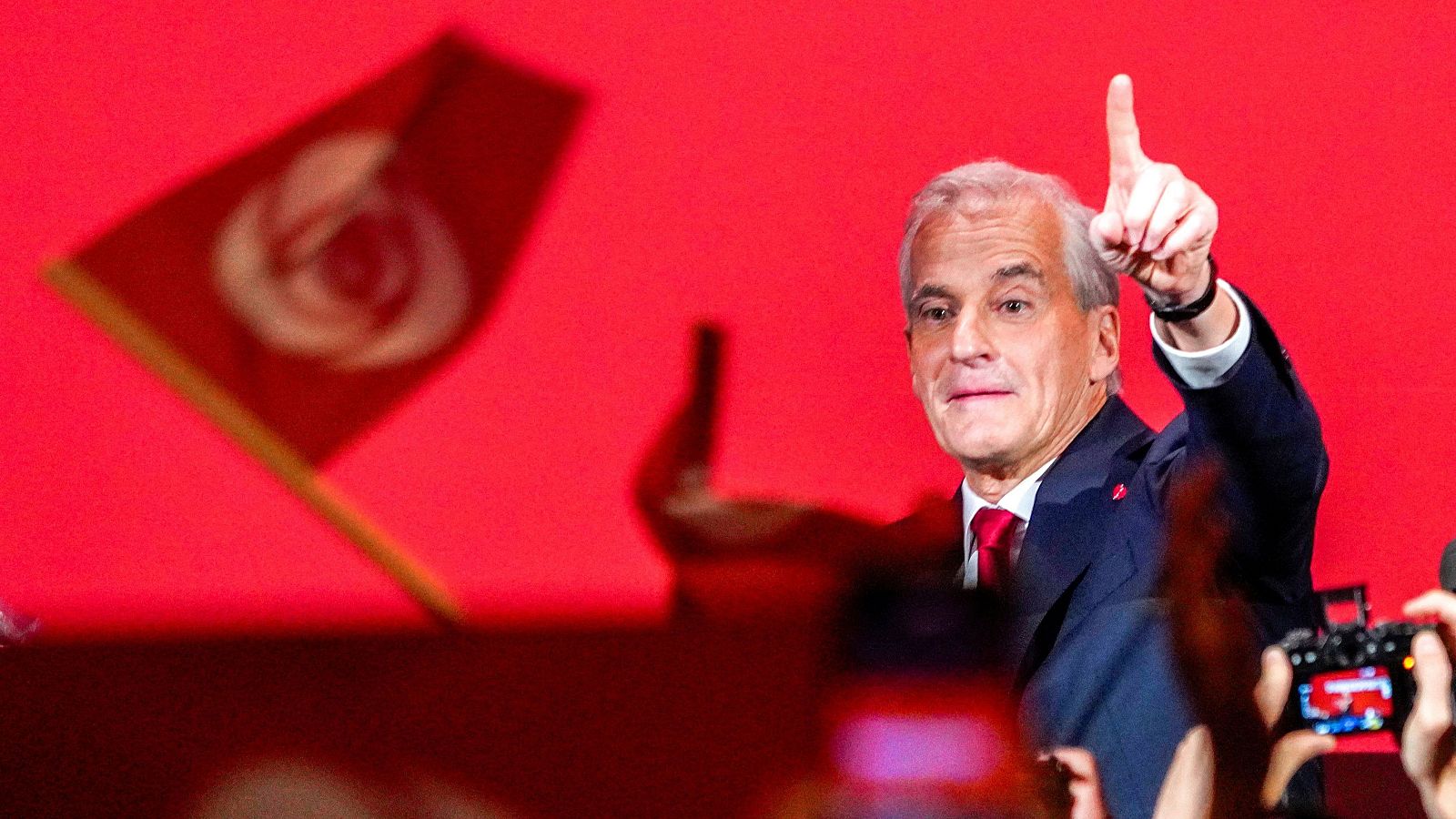 El líder del Partido Laborista y primer ministro de Noruega, Jonas Gahr Støre, celebra el resultado de las elecciones